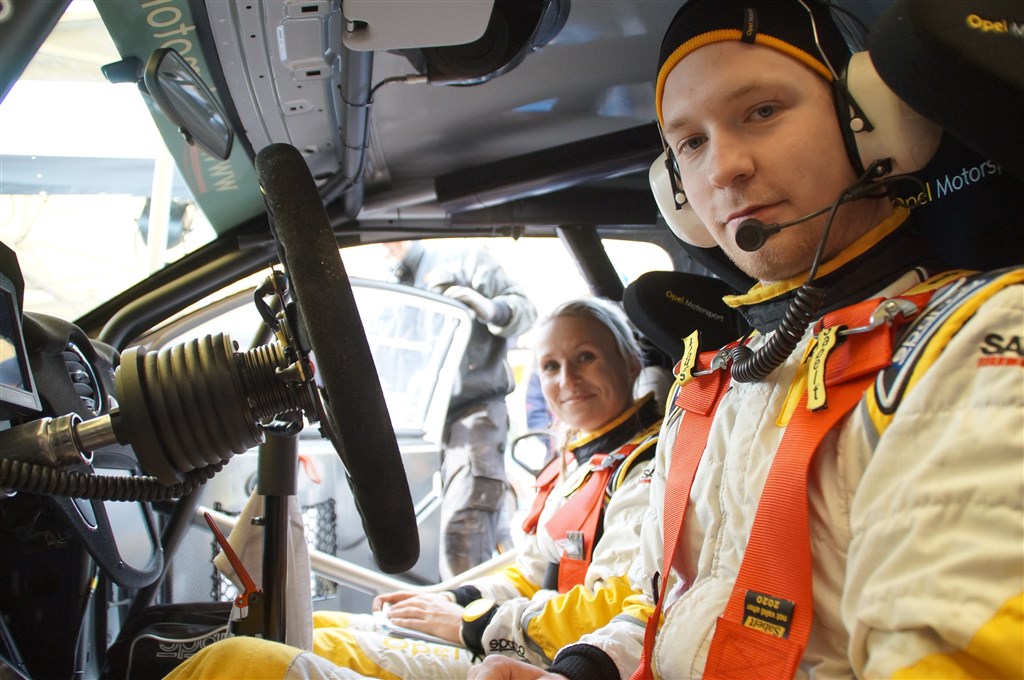 Ambitionerne er høje hos Line Lykke Jensen og Jacob Madsen. Målet er at finde penge til at køre om europamesterskabet i rally for junior.